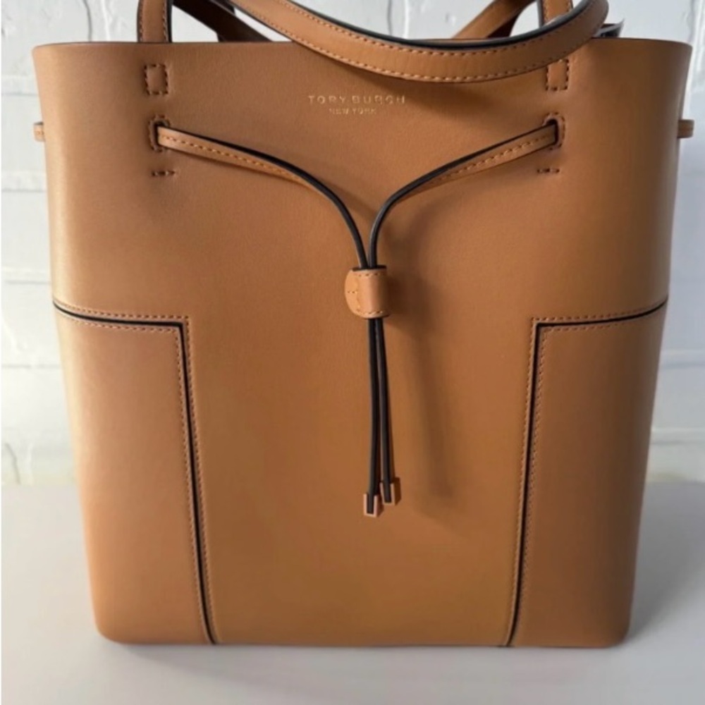 Tory Burch Bucket Leather bag
